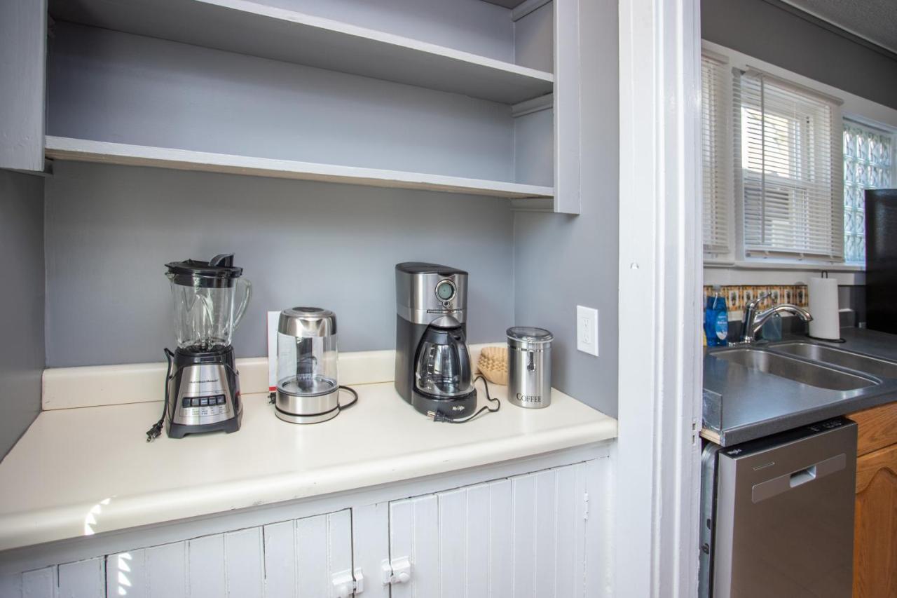Spacious Home With In-Unit Laundry, Parking, 1Gb Wifi, & Patio Deck 로체스터 외부 사진