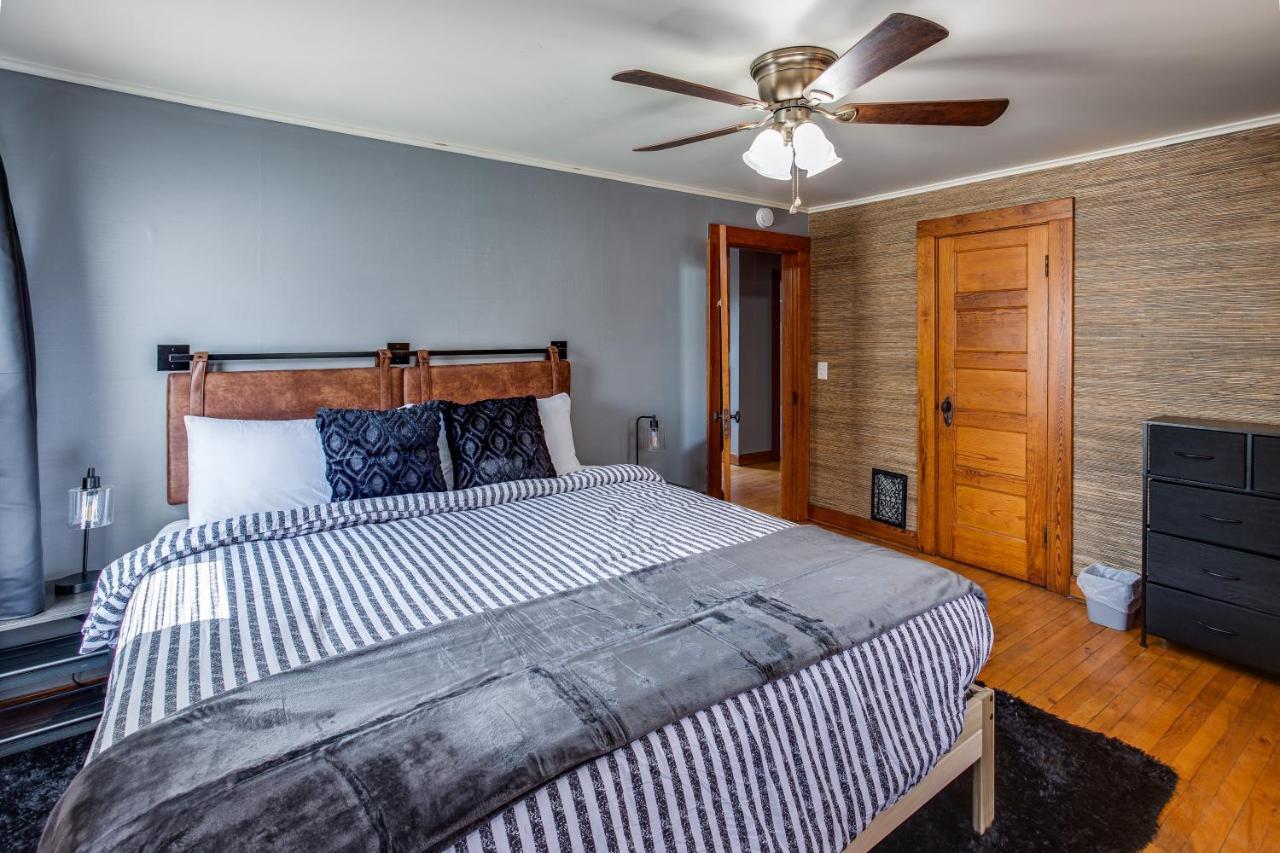 Spacious Home With In-Unit Laundry, Parking, 1Gb Wifi, & Patio Deck 로체스터 외부 사진