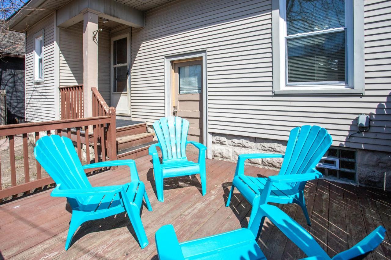 Spacious Home With In-Unit Laundry, Parking, 1Gb Wifi, & Patio Deck 로체스터 외부 사진