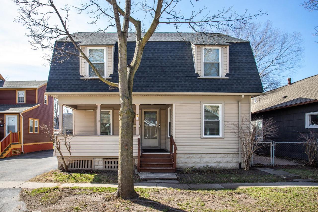 Spacious Home With In-Unit Laundry, Parking, 1Gb Wifi, & Patio Deck 로체스터 외부 사진